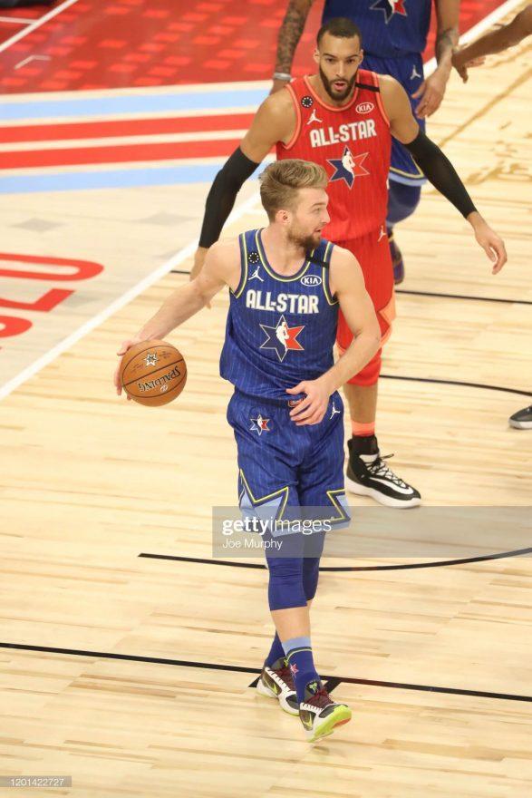 包含全明星赛今夜走向成谜，芝加哥公牛豪取连胜，引发热议，更衣室氛围转暖的词条-爱游戏入口